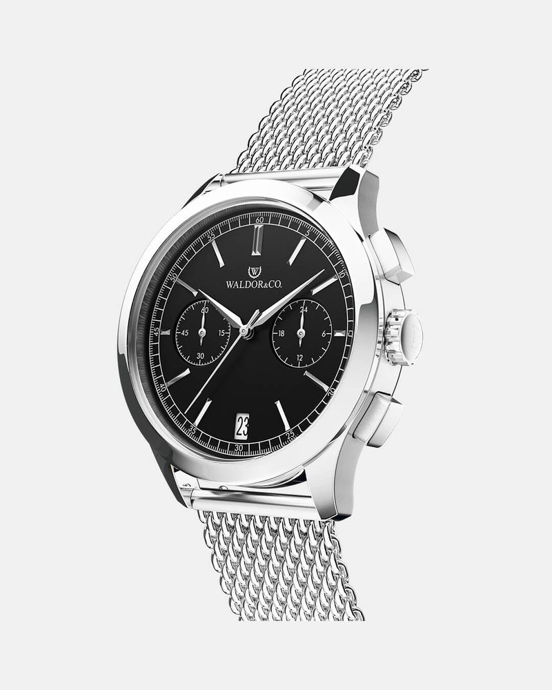 A round mens watch in rhodium-plated silver from Waldor & Co. with black sunray dial and a second hand. Seiko movement. The model is Chrono 39 Sardinia 39mm.