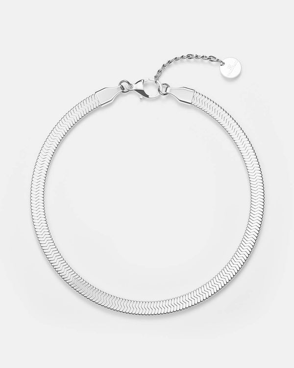 A polished stainless steel chain in silver from Waldor & Co. One size. The model is Eze Chain Polished