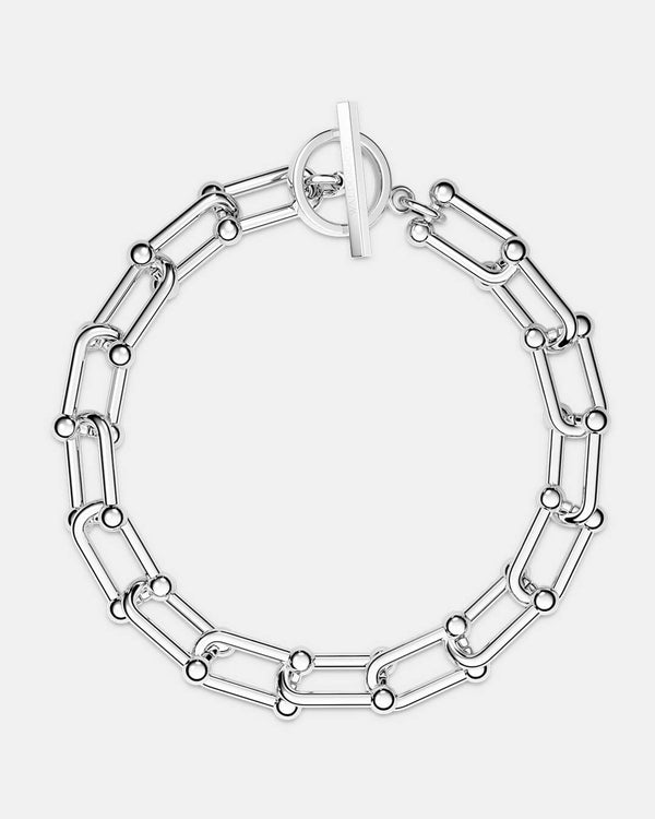 A polished stainless steel chain in silver from Waldor & Co. The model is Pivot Chain Polished. 