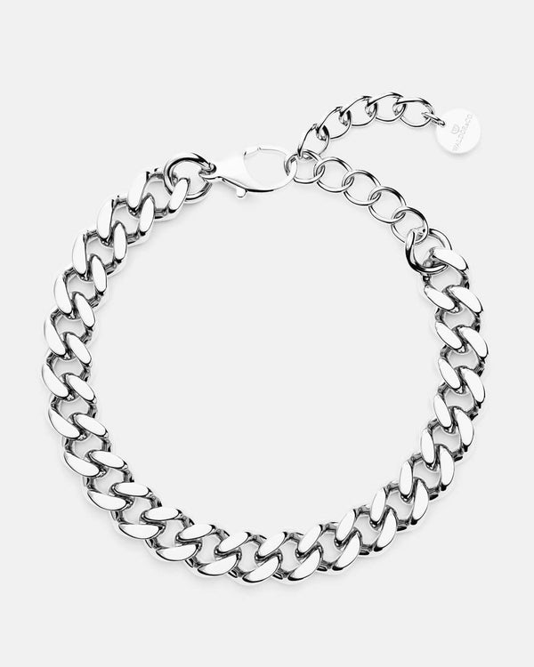   A polished stainless steel chain in silver from Waldor & Co. One size. The model is Chunky Chain Polished 