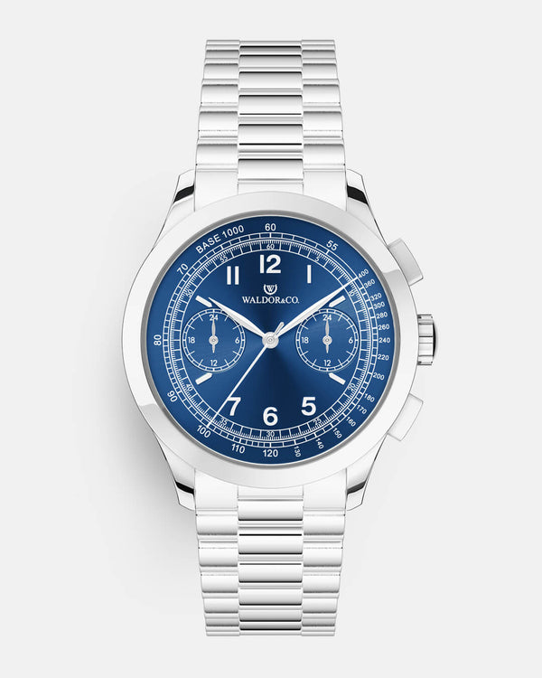 A round mens watch in rhodium-plated silver from Waldor & Co. with blue sunray dial and a second hand. Seiko movement. The model is Chrono 39 Porto Cervo.